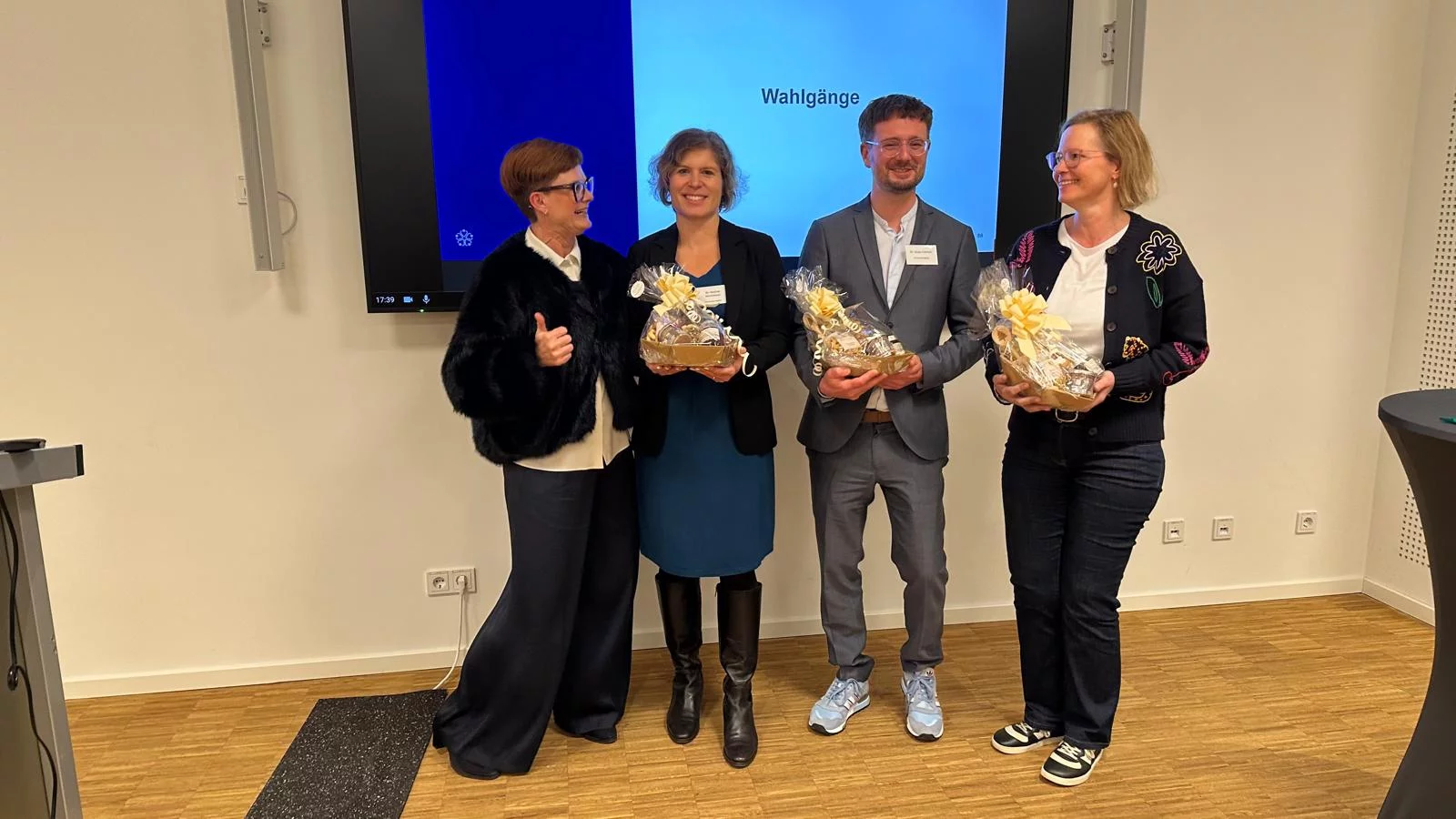 Geschäftsführender Vorstand des HÄV Rheinland-Pfalz Der geschäftsführende Vorstand, von links nach rechts: Dr. Barbara Römer, Dr. Nadine Horstmann, Dr. Jonas F. Fröhlich und Dr. Julia Hoppe