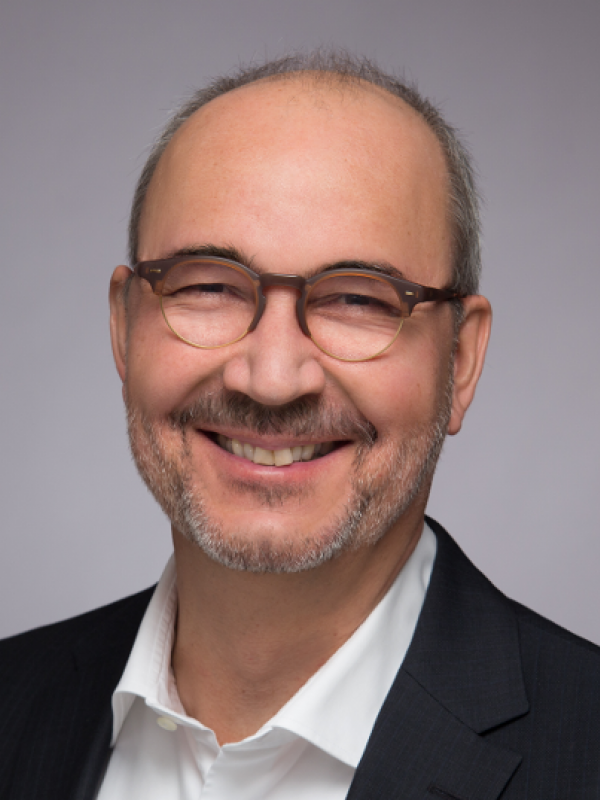 Portrait Sanitätsrat Dr. Peter Heinz Portraitfoto von Sanitätsrat Dr. Peter Heinz